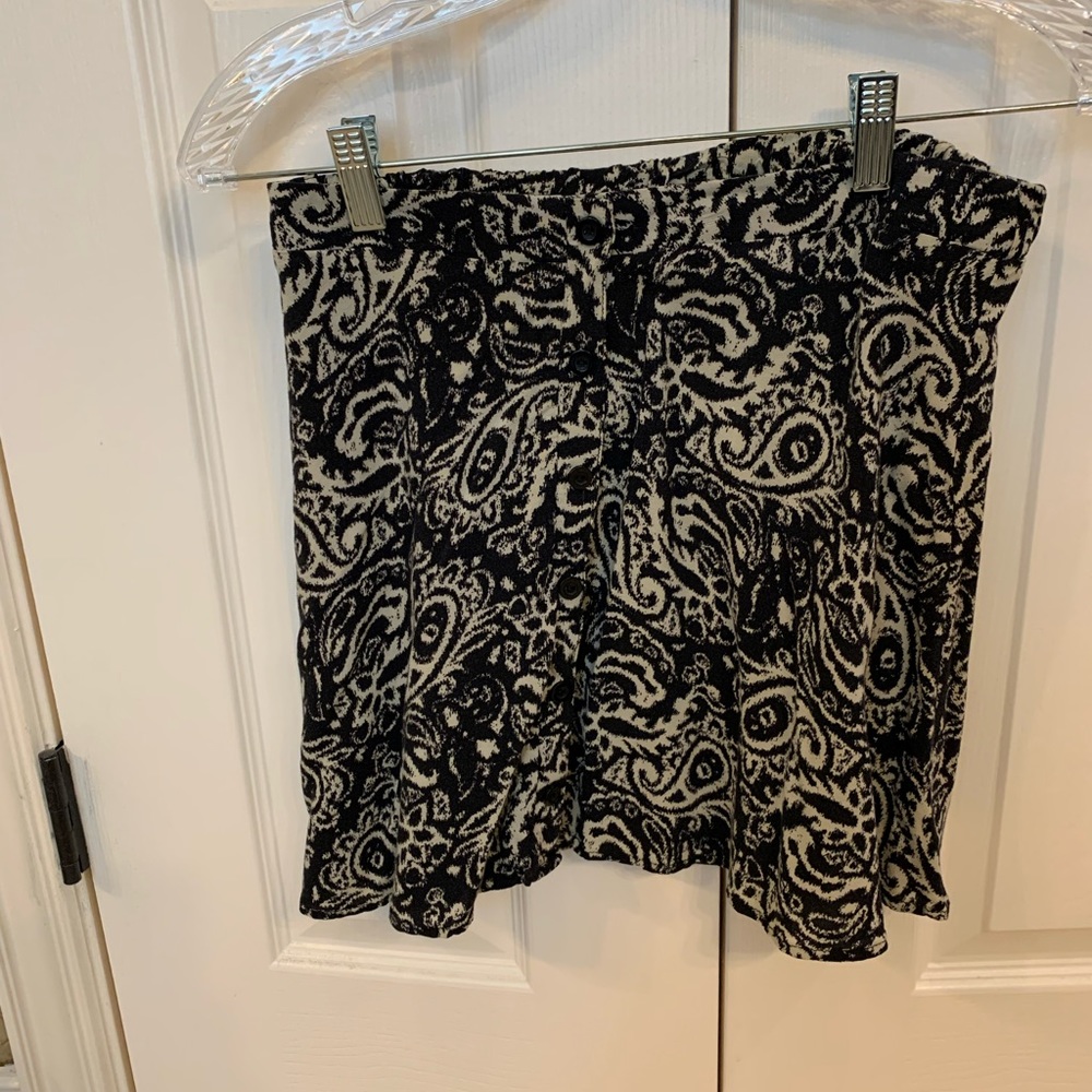 Adorable printed flowy skirt